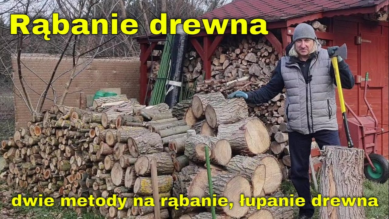 Rąbanie, rozłupywanie drewna na opał. Drewno do kominka- przygotowanie- szczapy drewna na rozpałkę.