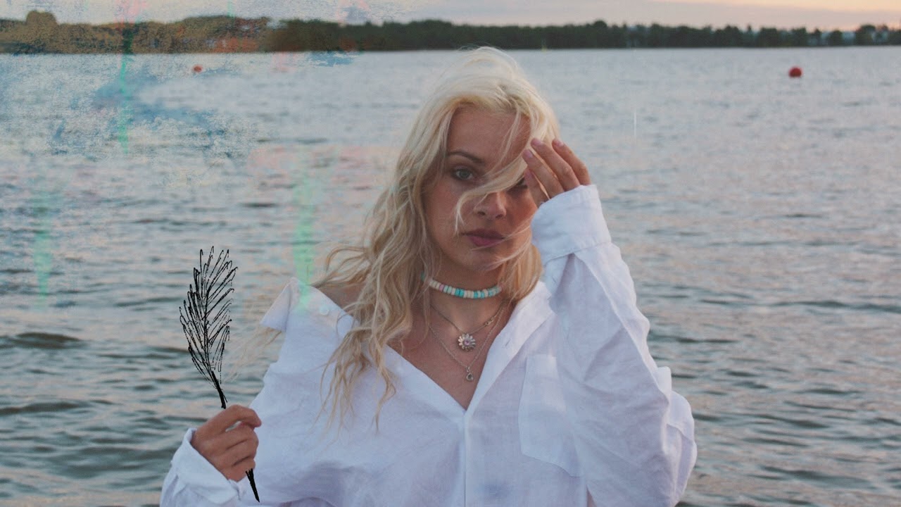 Aliisa Syrjä - Perillä (Audiovideo)