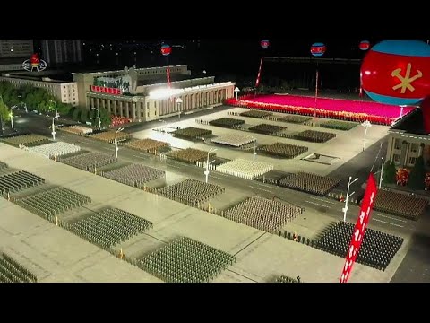 صورة فيديو : شاهد: كوريا الشمالية تتحدى فيروس كورونا بعرض عسكري ضخم