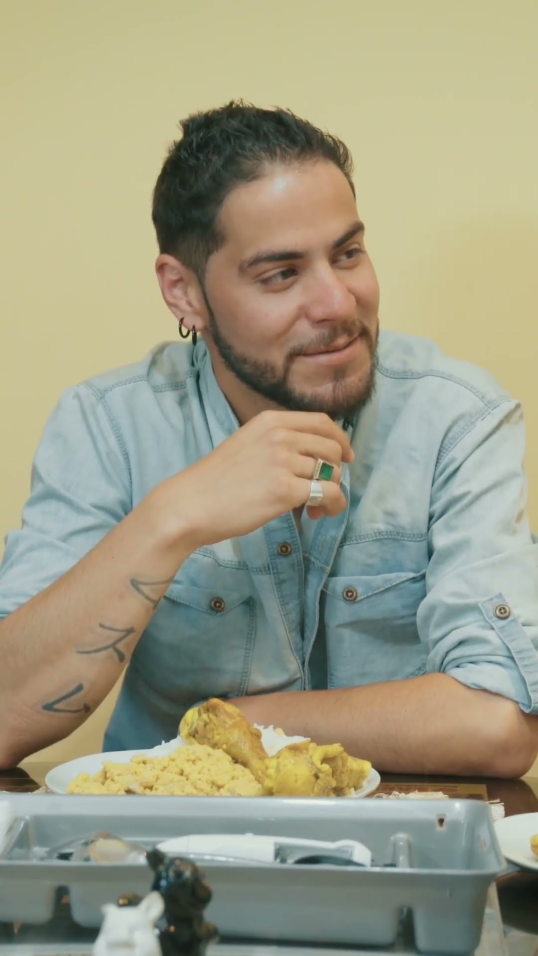 La vecina se le comió hasta el pollo de su marido #drama #luzmaria #historias #viral