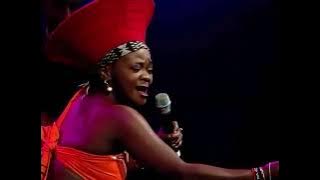 Brenda Fassie 'Vuli Ndlela' Live on Felicia