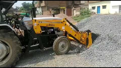 Agri Bull Loader With Eicher Tractor.