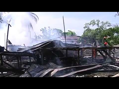 2 Houses Near Taman Deluxe Dua In Kepayan Sabah Destroyed By Fire Youtube
