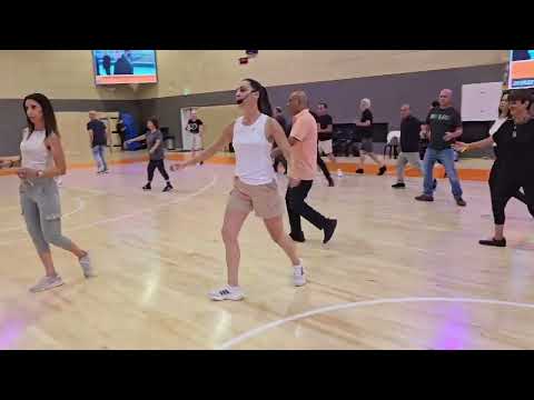 ריקודי עם הולך נגד הרוח בית דני אצל גדי ביטון 