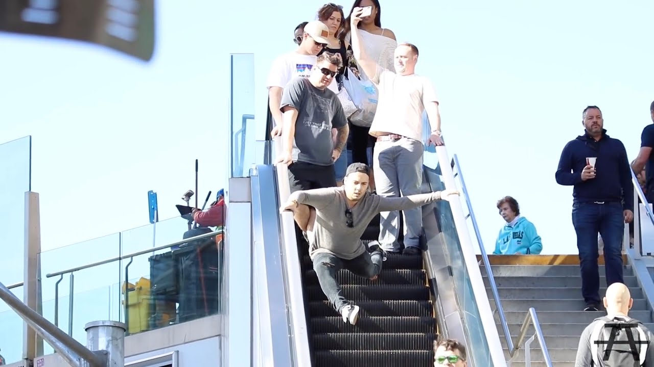ESCALATOR PRANKS IN VEGAS!! YouTube