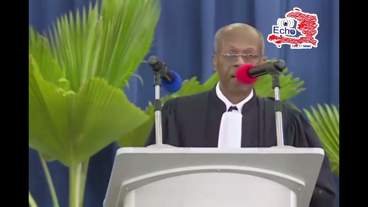 Jean Bertrand Aristide te pran pawòl nan seremoni gradyasyon yon pwomosyon nan inivèsitel la (UNIFA)