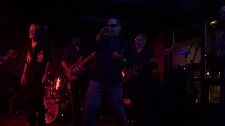 Eric Hayes and Paul Viggiano perform Tennessee Whi...