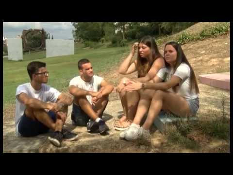 Vídeo: Nen D’una Família Amb Dependència De L’alcohol