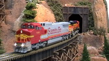 HO Scale Santa Fe Warbonnet C40-8W 841 Part 2