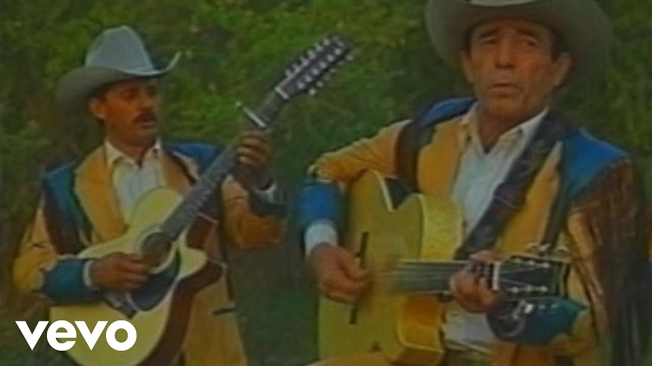 Miguel Y Miguel   El Collar De Guamuchil Video Oficial