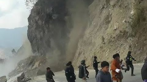 Massive Rock-slide caught live.