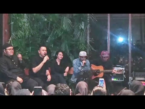 Adu Rayu - Tulus Ft. Glenn Fredly ( Kumpul Teman Tulus 2019 )