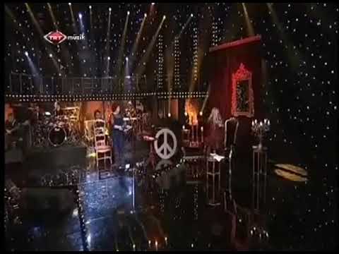 Emel Taşçıoğlu - İki Kadın Bir Adam