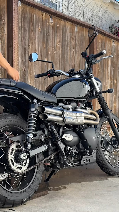 This is madness! #straightpipes #triumph #scrambler