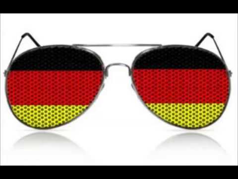 So gehen die Gauchos, die Gauchos, die gehen so. So gehen die Deutschen, die Deutschen, die gehen so