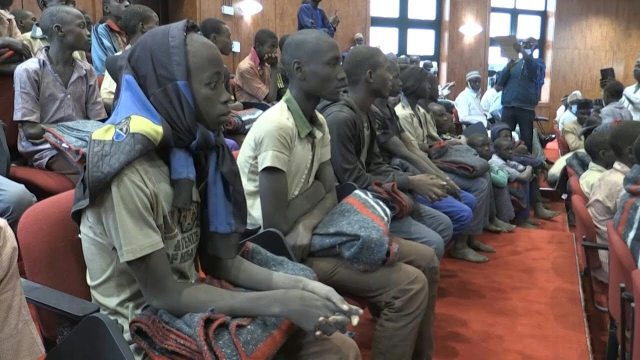 Freed 344 Nigerian schoolboys brought to government office | AFP