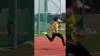 4x100m MSS Final 1st runner baton passing.