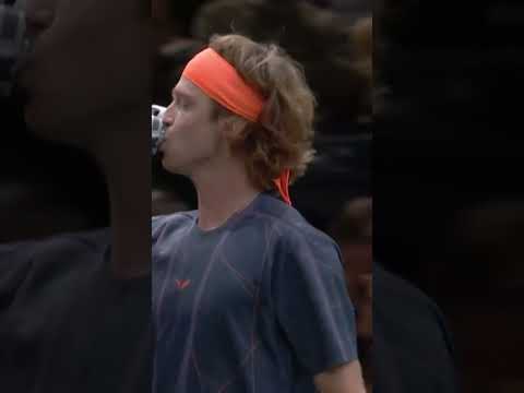 Quand Rublev est gênée par ... une toute petite lumière #shorts #tennis #atp