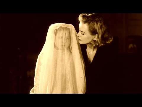 خلف الكواليس الآخرون Amenábar 2001 مع نيكول كيدمان وفيونولا فلاناغان 