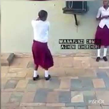 Mwanafunz akijimwaga kwa nyimbo ya hamonize #AIYOLA