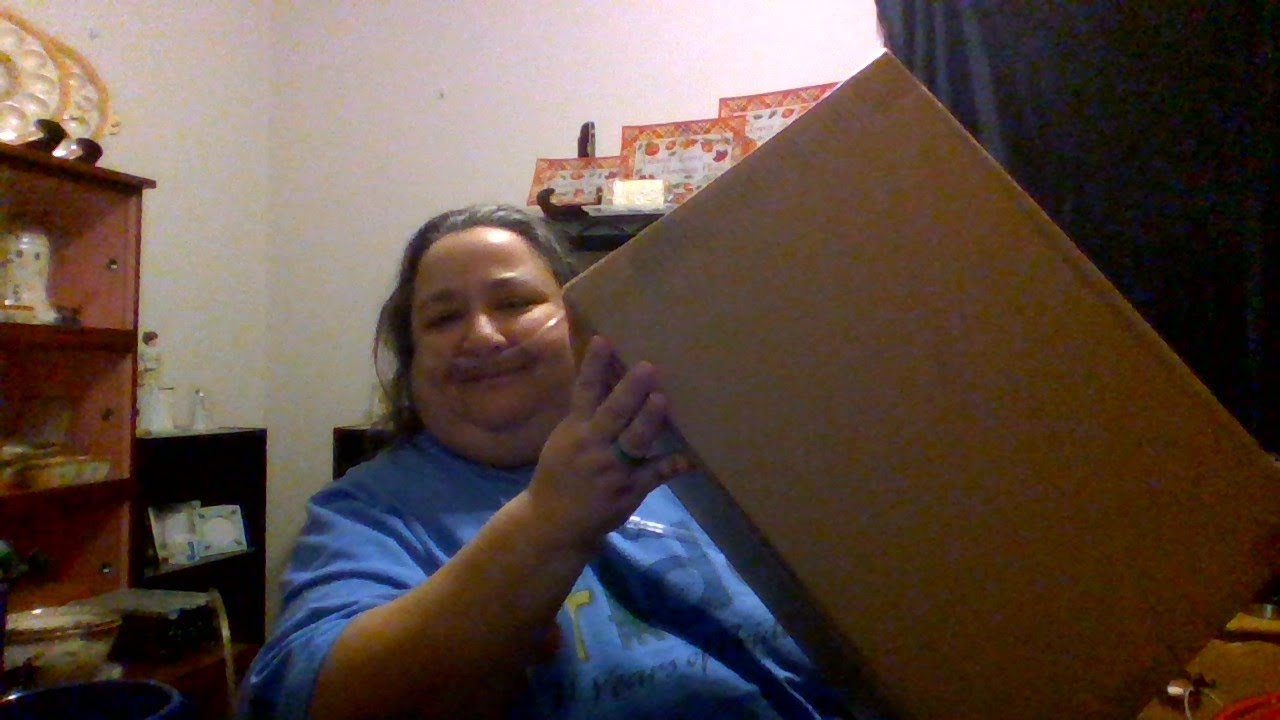 What's in my box !! - YouTube