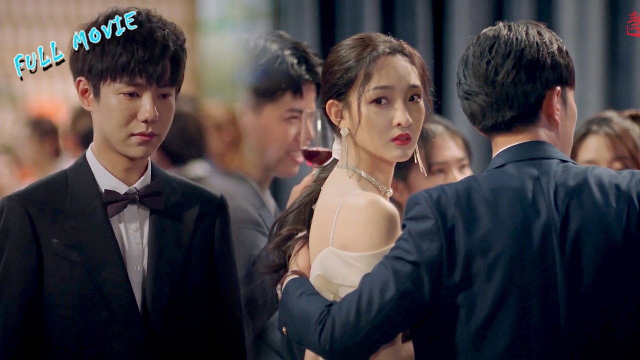 当女霸总的青梅竹马未婚夫出现，小助理心碎离去，他却不知，那个高高在上的女人正疯了一样全城寻他……！💖 中国电视剧 Chinesedrama Dramas