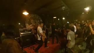 MERGEHEADS - &quot;Frontline Skins&quot; (DISCIPLINE COVER) Live At Joglo Beer House Jakarta.