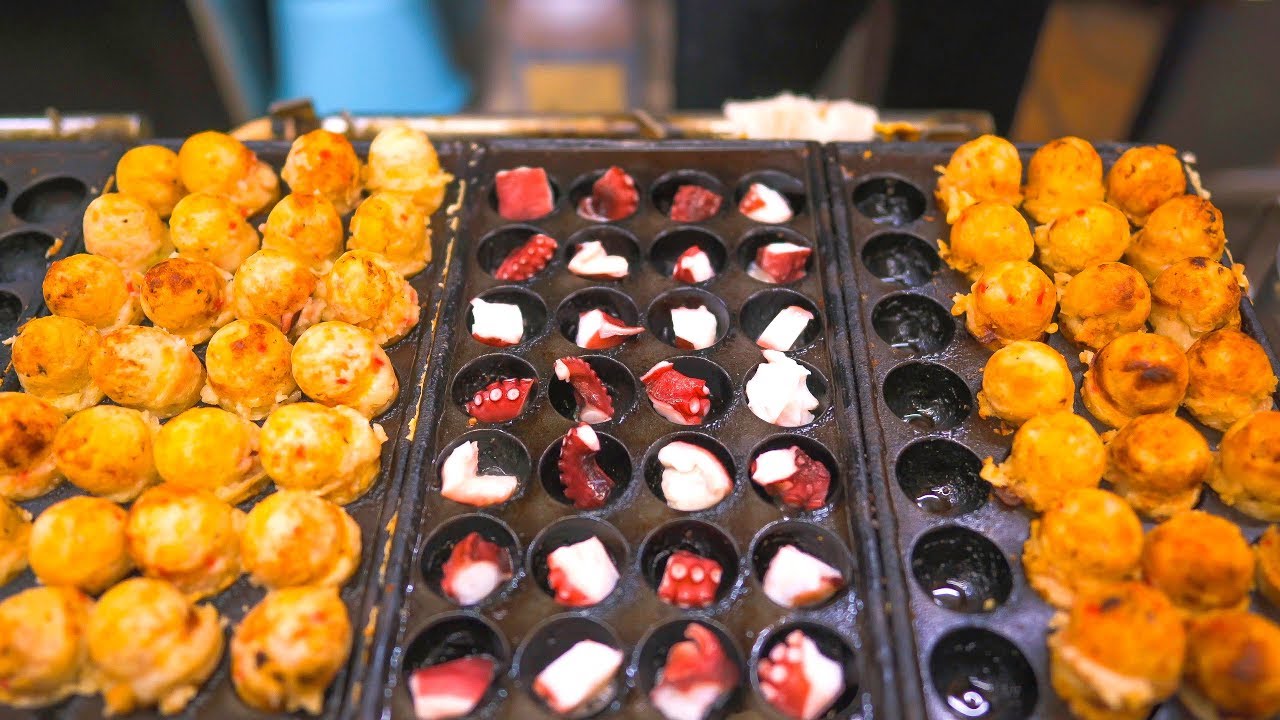 Знаменитый ресторан takoyaki в Киото, Япония Снаружи хрустящий, а внутри пушистый.