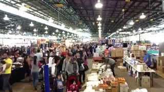 Time lapse of Paddy's Markets at Flemington - 1800 Computers