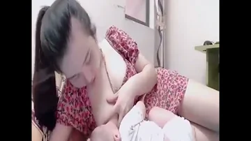 Breastfeeding Video #2 | Mom Breastfeeding | Japanese Video