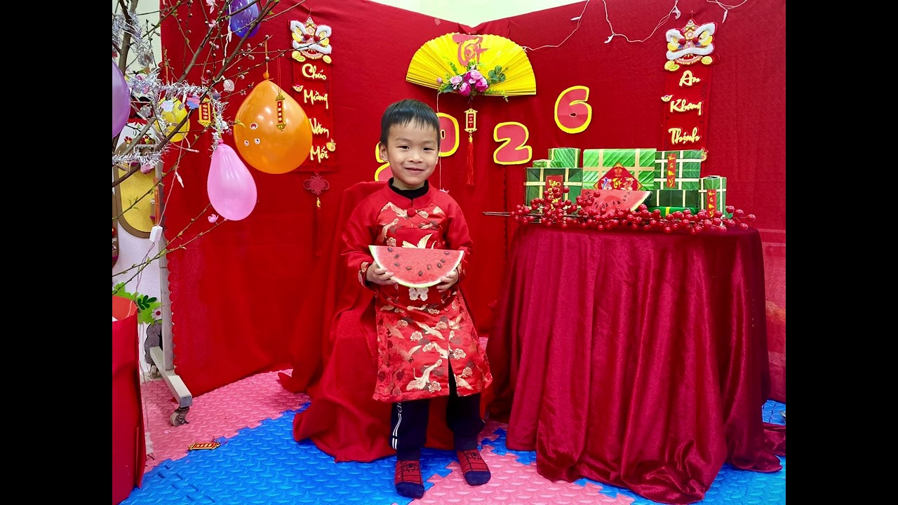 Lớp 3-4 tuổi A2 HĐTN trang trí cành đào, bao lì xì, làm pháo ngày Tết