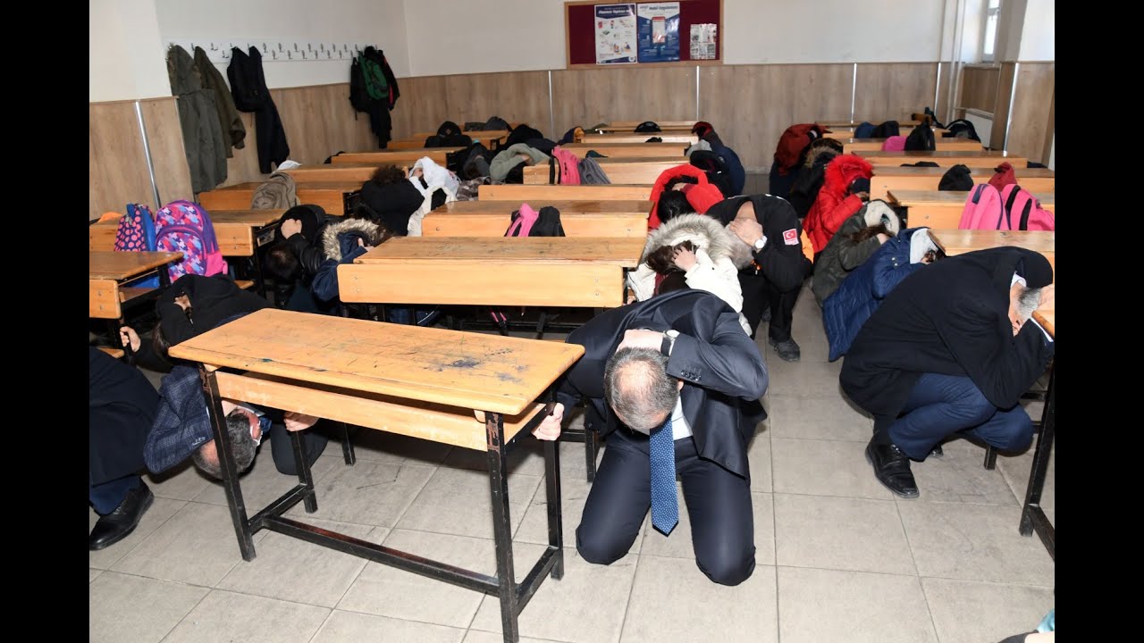 Adıyaman'da okullarda 'Deprem Anı Uygulaması ve Tahliye Tatbikatı'