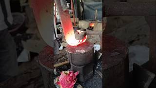 The process of opening the steel material before it becomes a farming tool🔥⚒️#blacksmith #fyp #viral
