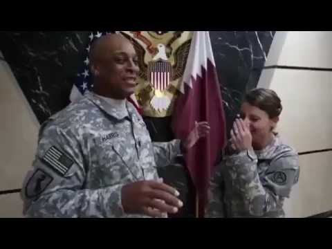 قطر : ‏جنود أمريكيون يسخرون من العلم القطري في قاعدة السيلية
