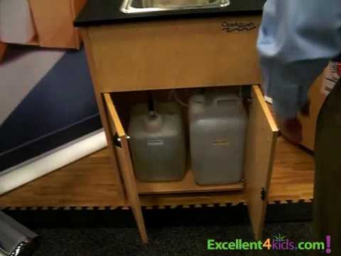 Portable Sink Demonstration At The Naeyc Conference In Dallas Tx