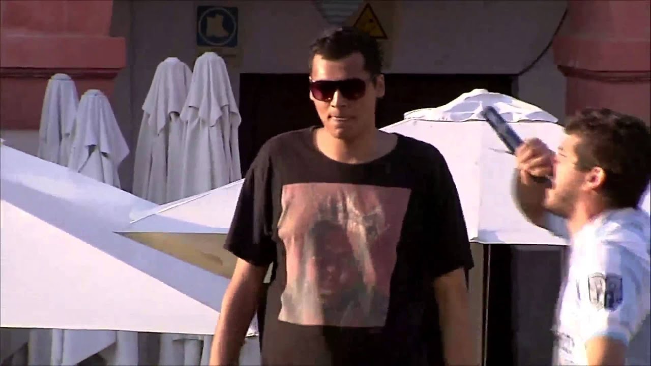 Tiago Aka TesMc vs Negro Freshco - Octavos - Red Bull Batalla de los Gallos 2015 (Oficial)