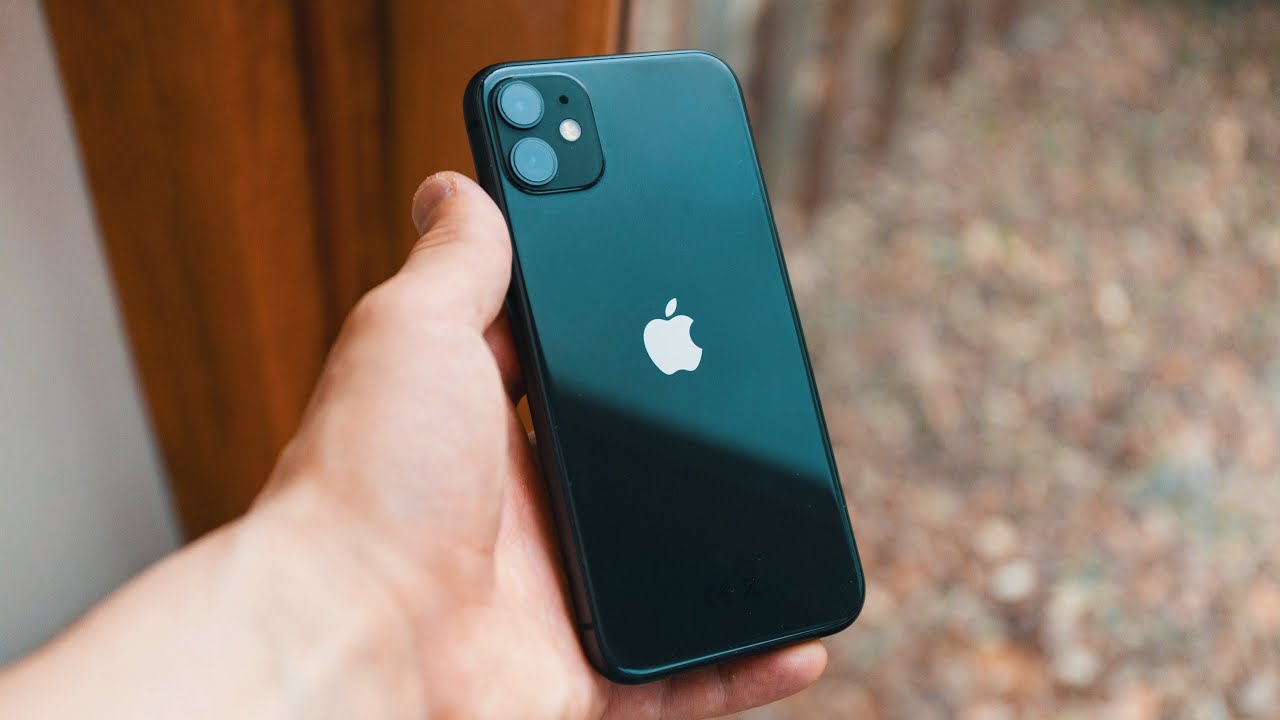 5 Reasons you SHOULD buy the iPhone 11 in 2021!