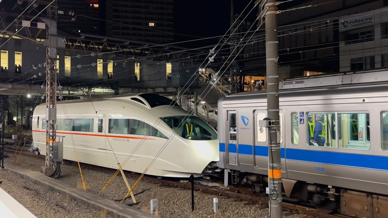 「白いロマンスカー」博物館に向け移送　３月半ばから展示開始へ　小田急電鉄