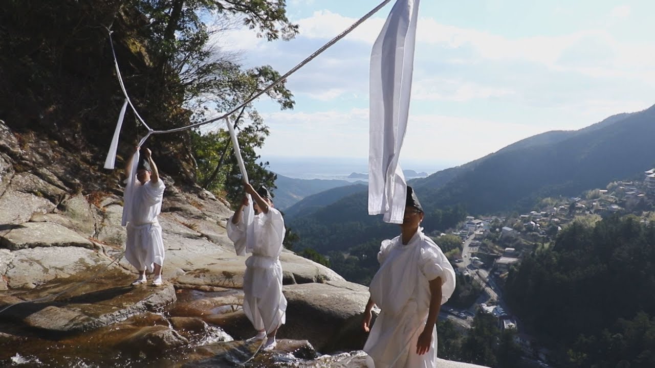 那智の滝、しめ縄新しく 正月前に和歌山の世界遺産 - YouTube