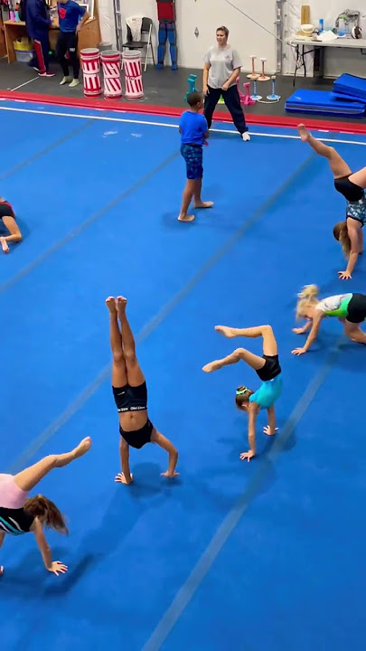 Handstand challenge 💪🏼🤸🏻‍♀️ #shorts #acro #gymnastics