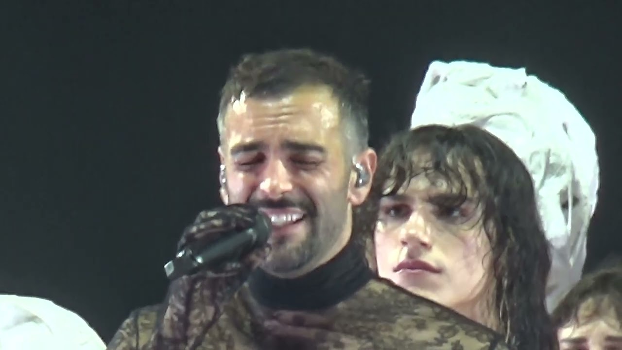 MARCO MENGONI-ROMA-13/11/2025-palazzo dello sport- Fuoco di paglia, Cambia un uomo e Luce