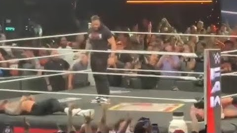 Roman Reigns returns and saves CM Punk and Jey Uso!!!! WWE RAW 7/14/2025