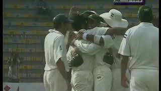 CLASSIC MUST WATCH Shoaib Akhtar's 6/11 ! 5 Yorkers  vs New Zealand 2002