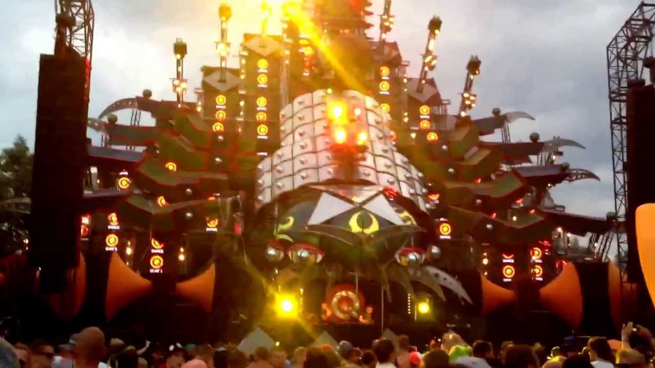 Brennan Heart Tomorrowland 2013 - F.I.F.O (Fit In or Fuck Off - Q-dance stage 27.7.2013 HD 1080p)