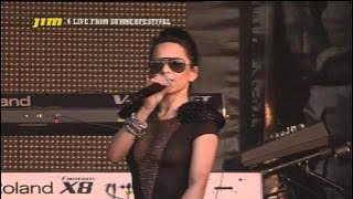 Inna - Hot, Deja Vu   Interview (Live At Summerfestival Antwerpen 2010 26-06-2010)