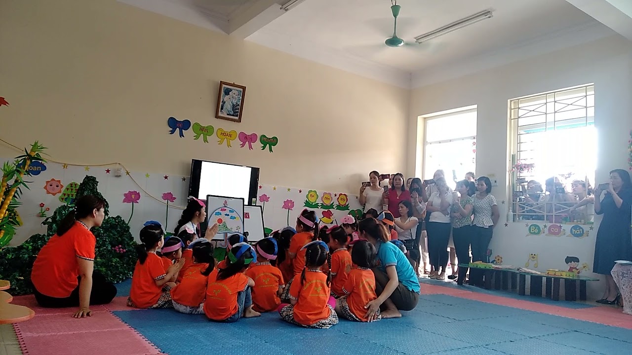 Tiết dạy giáo viên giỏi cấp tỉnh xé dán mây và ông mặt trời