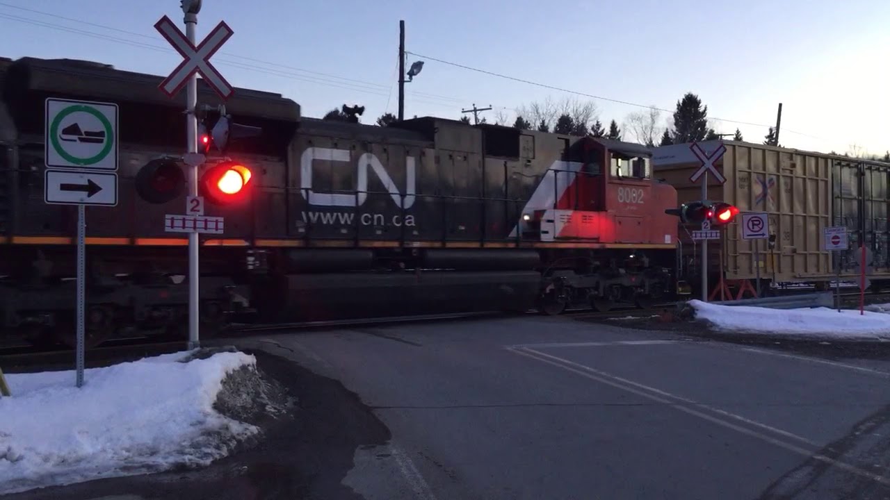CN 2694 GECX 9142 Sur CN M588 Chambord,Qc 26 Mars 2018 - YouTube