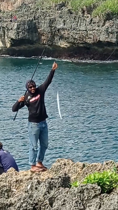 STRIKE CUCUT PANJO HARI INI spot tebing wates sarangan #fishing #laut #mancing #nelayan #fish