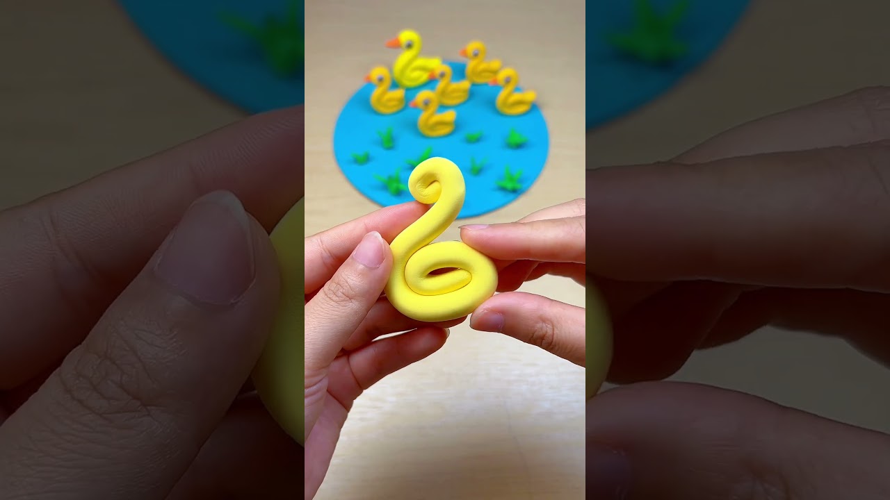 Use clay to make a duck in 10 seconds 