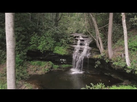 Vidéo: Survoler Les Montagnes Cascades Anormales